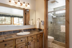 Ensuite main bathroom