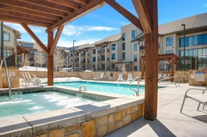 The Blackstone vacation rental offers a common hot tub and pool area with plenty of lounge chairs.