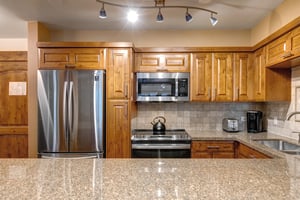 Resort Plaza 5024 has a spacious breakfast bar for easy meal prep.