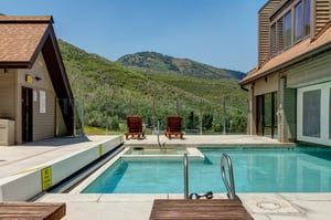 Resort Plaza offers an indooroutdoor yearround pool with mountain views.