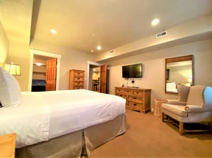 Main Bedroom King Bed