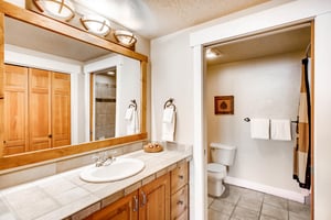 Full bath  ParkCityLodging_TownPointeB203_Guestroom_bath2