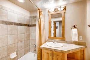 Full bath  ParkCityLodging_TownPointeB203_GuestBath2