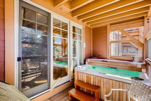 Private hot tub  ParkCityLodging_TownPointeB203_HotTub2