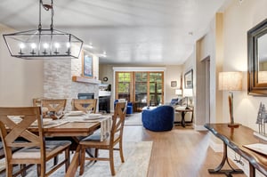 Step into your openconcept retreat where warm wood tones and cozy furnishings blend seamlessly. The dining area flows into a relaxing living space, perfect for unwinding after your mountain adventure