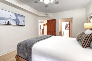 Settle into the plush king bed and unwind while enjoying your favorite shows on the wallmounted flatscreen TV. The soft linens and ceiling fan create a cozy, restful retreat after a day of adventure
