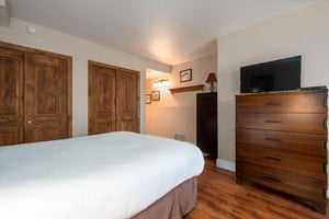 Sleep up to 4 in the bedroom