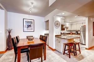 Park Station 134s dining room and kitchen with breakfast bar.