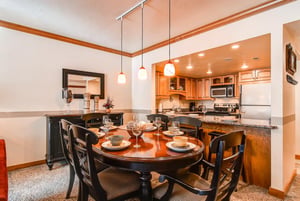 Park Station 139 has a dining area with seating for 6.