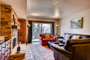 Park Station 140 has a cozy living room with leather couches and wood burning fireplace.