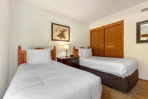 The second bedroom has two twin beds that can be converted to a kingsize bed with at least 24hours advanced notice.
