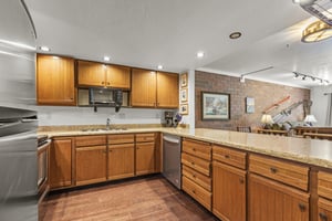 Park Station 121 has a well equipped kitchen with stainless steel appliances.