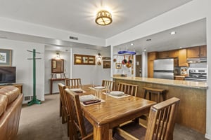 Park Station 121 has a dining area with seating for 6.