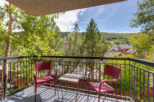 Park Station 121 has a lovely patio with a seating for two and a small coffee table.