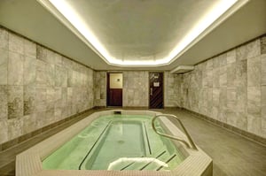 Park Station offers an indoor hot tub.