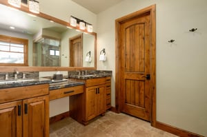 Double vanity ensuite bathroom