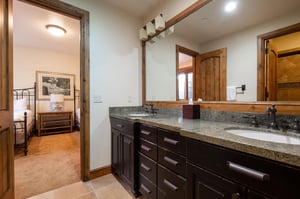 Enjoy ensuite bathroom accesss