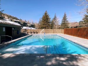 The Lakeside Condos pool