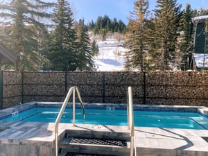 The Lakeside Condos hot tub