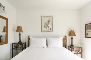 Queen bed in the main bedroom, luxury white linens and white duvet