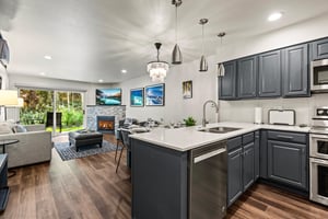 Openconcept Park City condo with modern kitchen, dining area, fireplace and bright living room