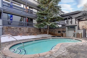 The second heated pool at Snow Flower.