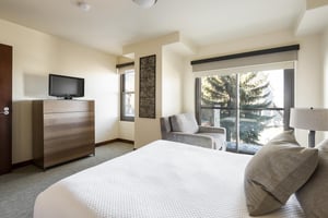 Queen guest bedroom