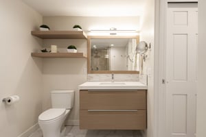 Ensuite private main bathroom
