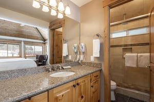 Ensuite main bathroom
