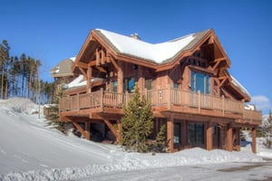 10096 A House With A Large Deck