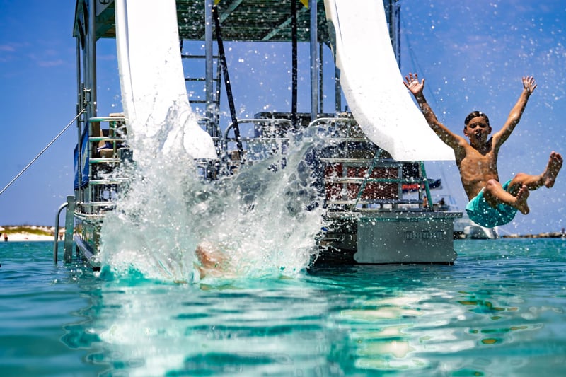 Pontoon Boat Rentals on BeachGuide