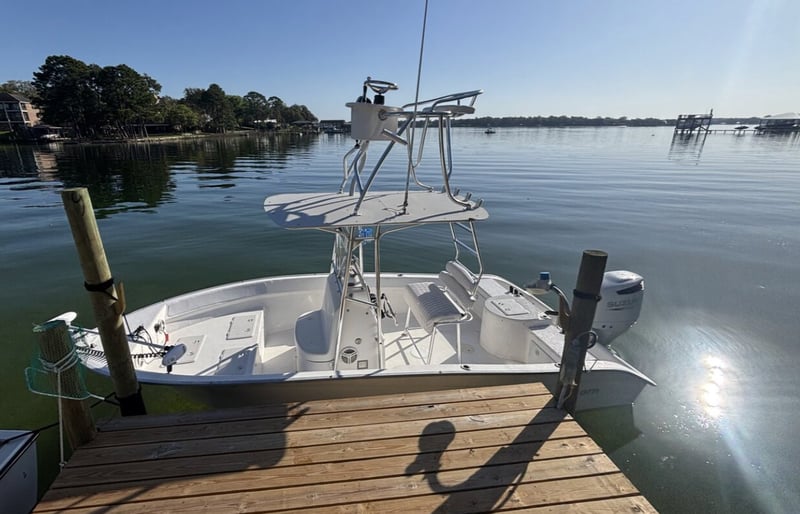 1378878 Spacious 22 Center Console