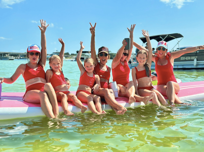 This tiki boat can accommodate up to eighteen people