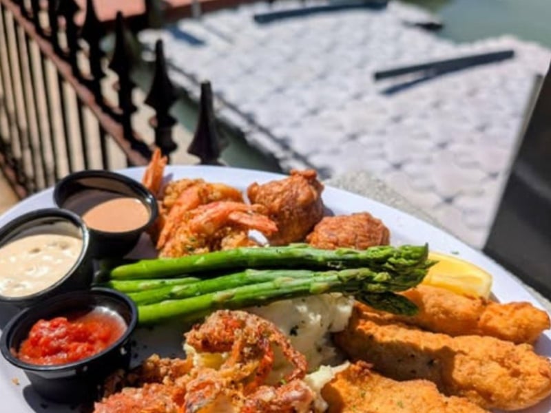 The fried seafood combo