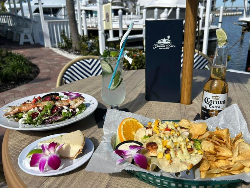 Fresh seafood and drinks at Grandma Dots