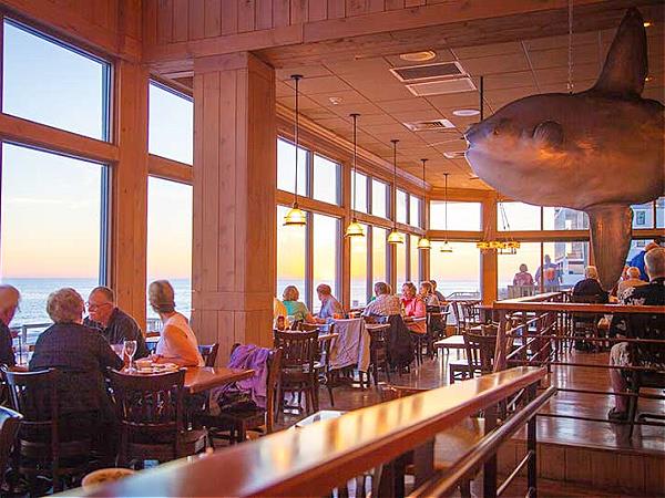 The dining room overlooking the Gulf at Captain Daves on the Gulf