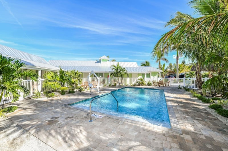 471743 Siesta Key Vacation Rentals Tropical Breeze Resort  624 0 20244 3411