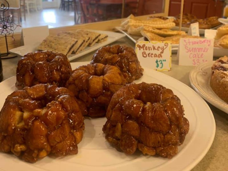 Monkey bread pastries with walnut and cinnamon