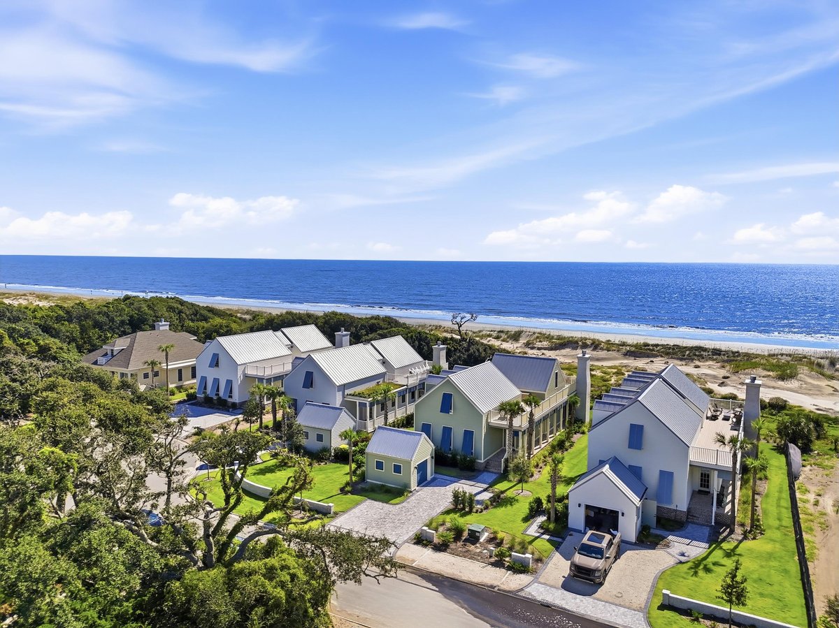 Oceanfront homes at Seaside Retreat on Jekyll Island, with the beach and Atlantic Ocean directly beyond the dunes
