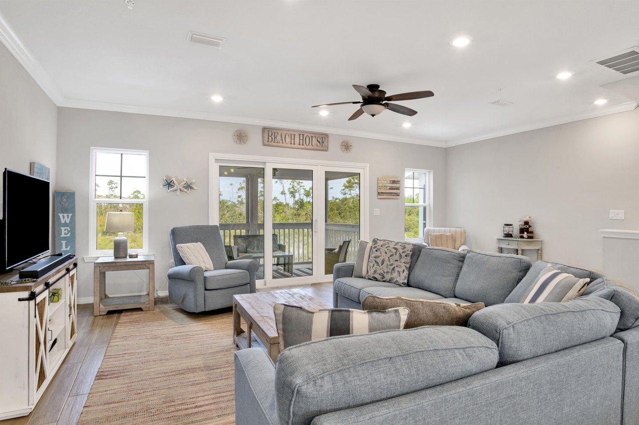 Experience Luxury Living: Beautiful Townhome Embraces the Lost Key