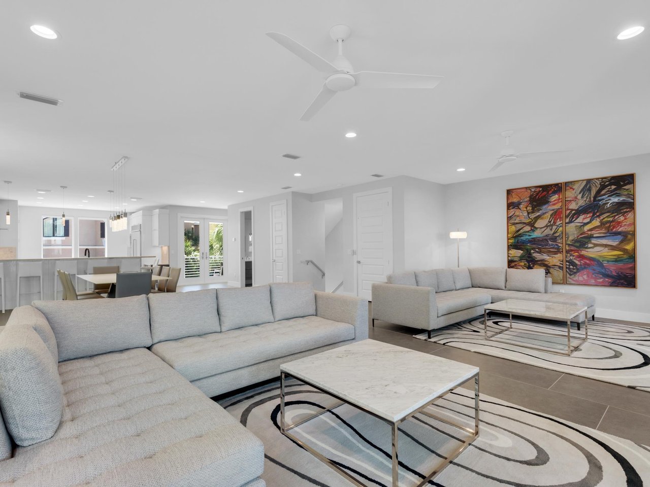 150427 Living Area On 2nd Floor With Plenty Of Seating