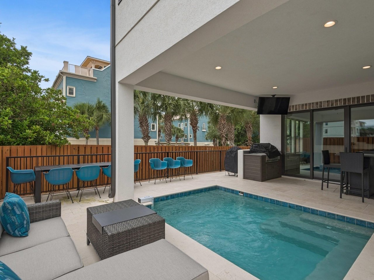 1612370 Pool At Destin Condo Rentals