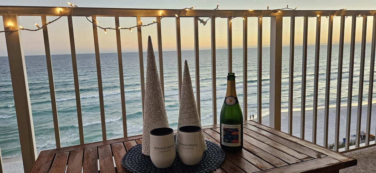 1887026 Holiday Cheers