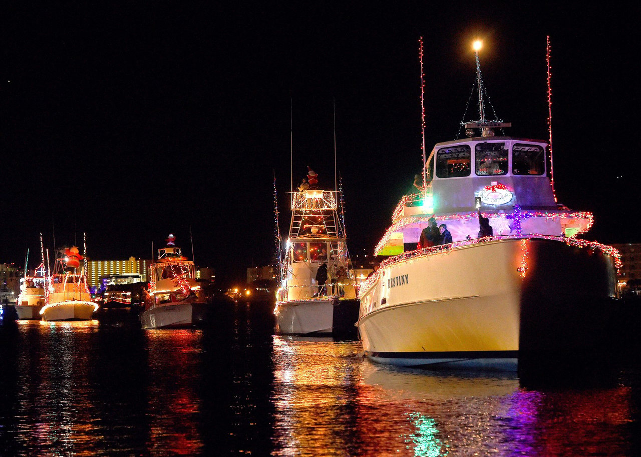 boat parade 2018 by DestinFWB CVB