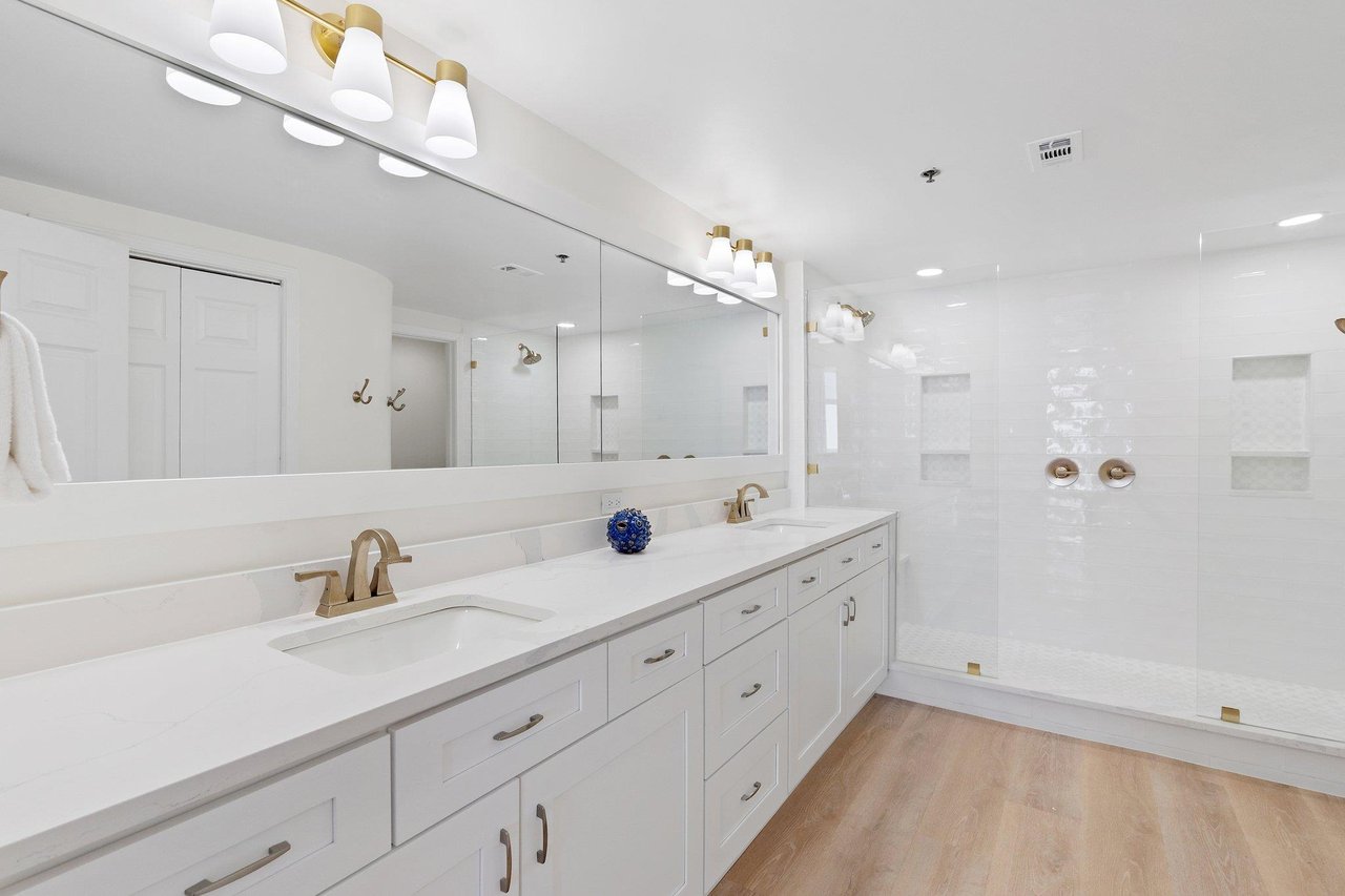 Luxurious Primary Bathroom