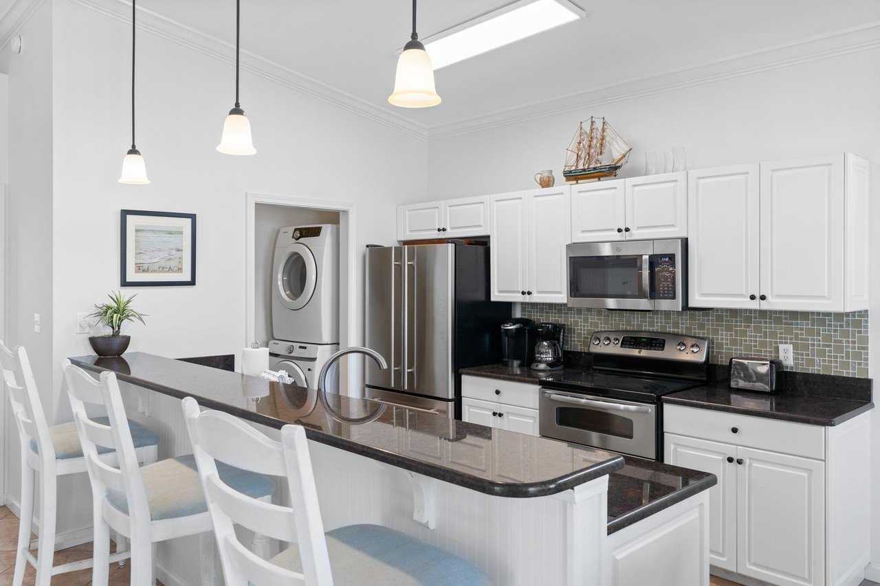 Kitchen with Breakfast Bar Seating