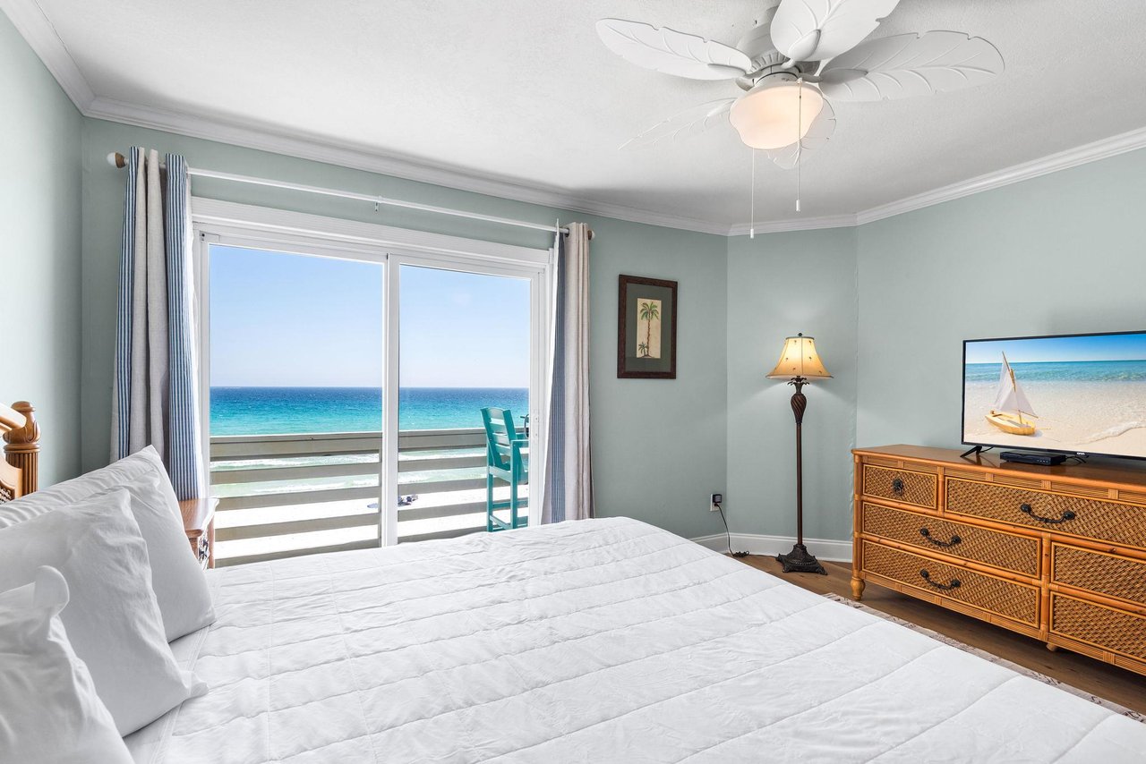 Wake up to stunning Gulf views