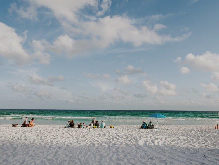 2255971 Destin Florida White Sand Beach 750x565 1