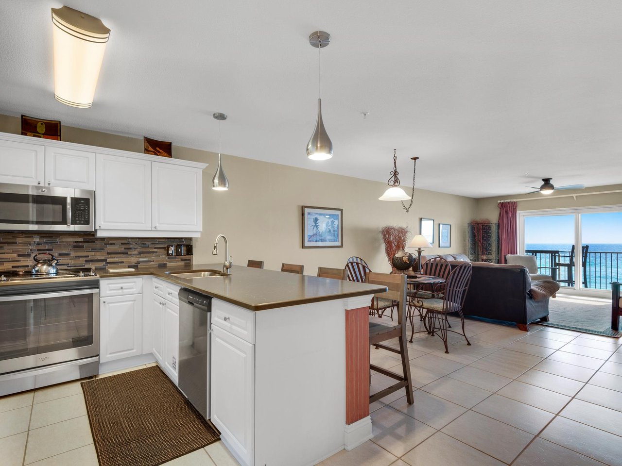 404890 Modern, Updated Kitchen