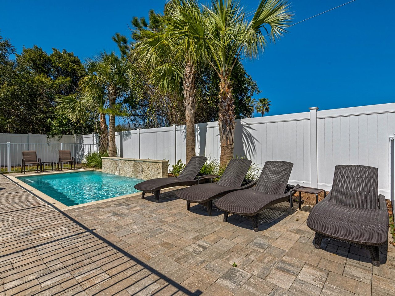 460372 Great Loungers For Soaking In The Sun